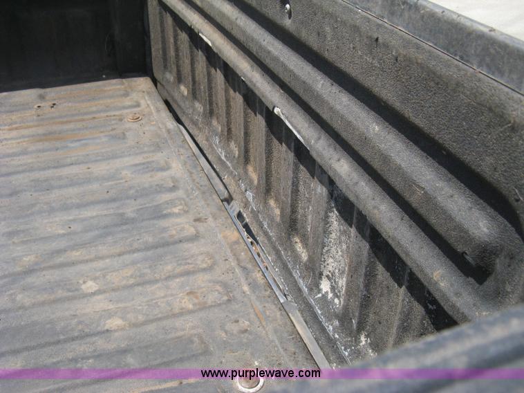 image for item H6485 2004 Ford F250 Super Duty XL SuperCab pickup truck