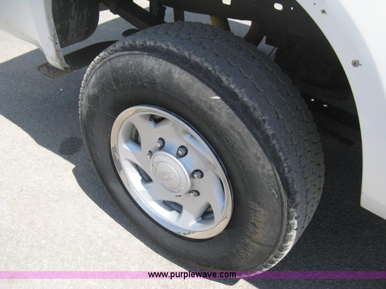 image for item H6485 2004 Ford F250 Super Duty XL SuperCab pickup truck