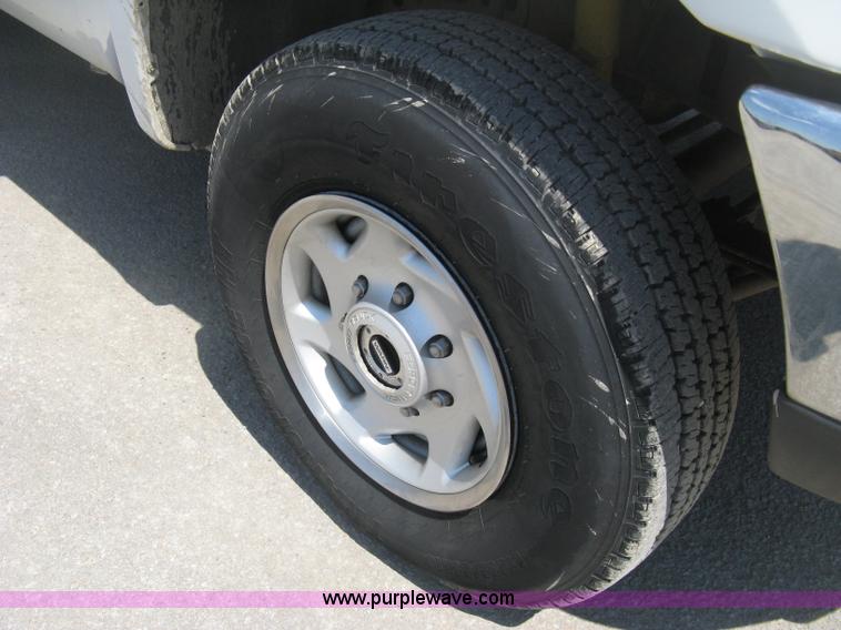 image for item H6485 2004 Ford F250 Super Duty XL SuperCab pickup truck