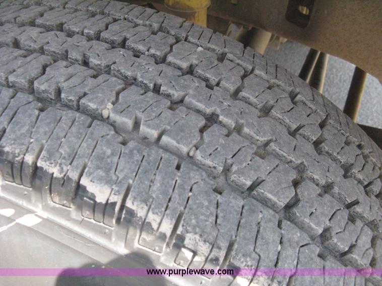 image for item H6485 2004 Ford F250 Super Duty XL SuperCab pickup truck