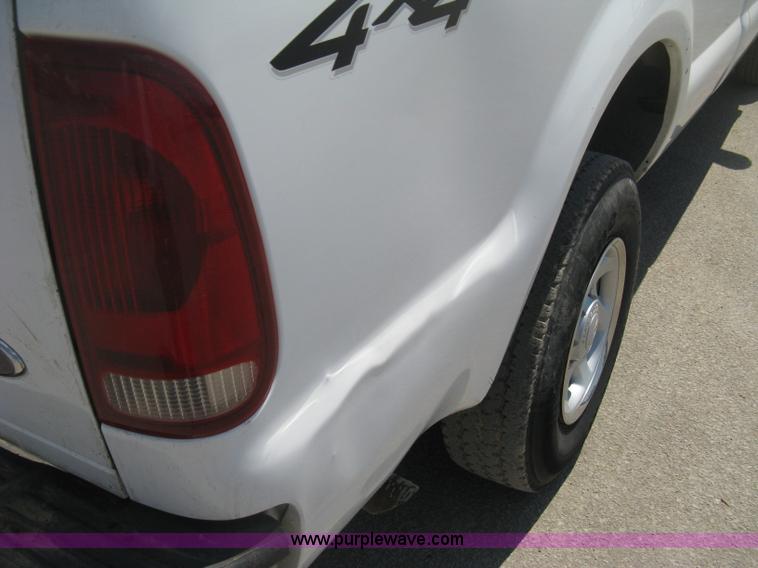 image for item H6485 2004 Ford F250 Super Duty XL SuperCab pickup truck