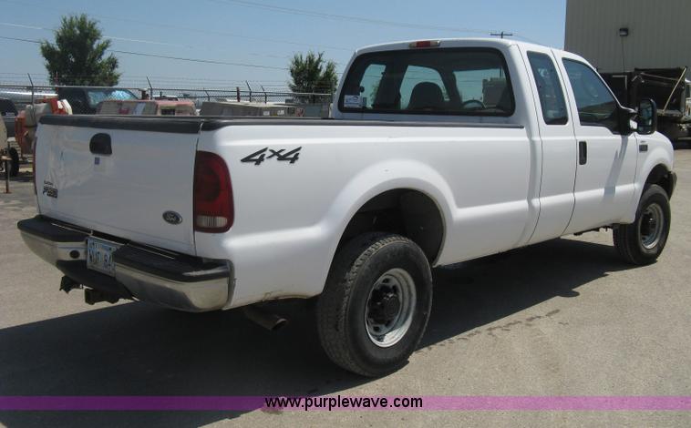 image for item H6487 2003 Ford F250 Super Duty XL SuperCab pickup truck