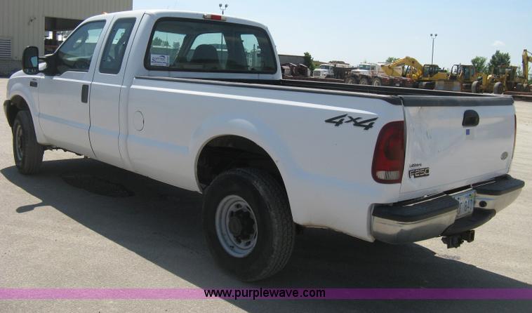 image for item H6487 2003 Ford F250 Super Duty XL SuperCab pickup truck