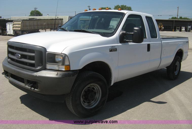 image for item H6487 2003 Ford F250 Super Duty XL SuperCab pickup truck