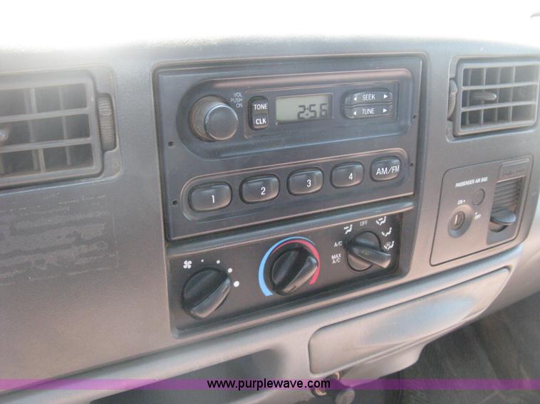 image for item H6487 2003 Ford F250 Super Duty XL SuperCab pickup truck