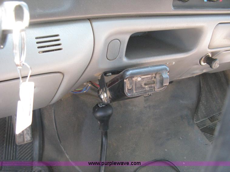 image for item H6487 2003 Ford F250 Super Duty XL SuperCab pickup truck