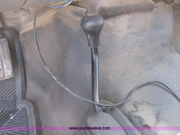 image for item H6487 2003 Ford F250 Super Duty XL SuperCab pickup truck