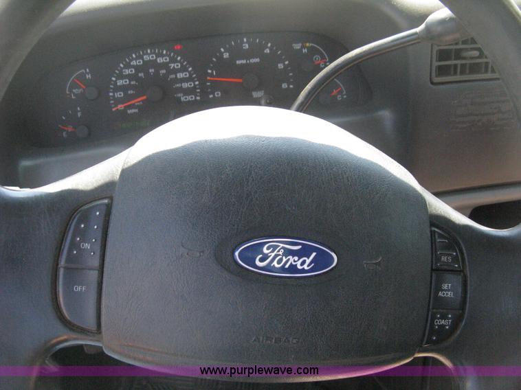 image for item H6487 2003 Ford F250 Super Duty XL SuperCab pickup truck