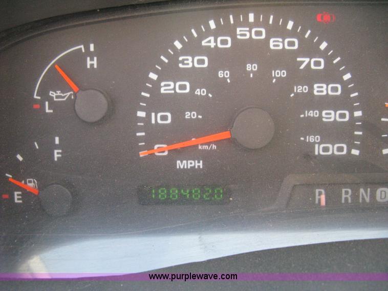 image for item H6487 2003 Ford F250 Super Duty XL SuperCab pickup truck