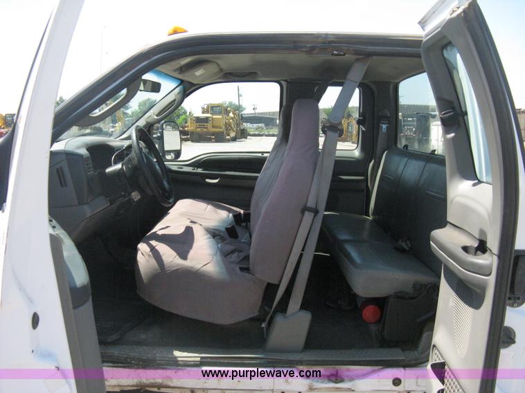 image for item H6487 2003 Ford F250 Super Duty XL SuperCab pickup truck