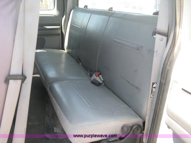 image for item H6487 2003 Ford F250 Super Duty XL SuperCab pickup truck