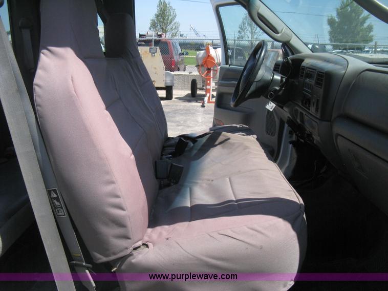 image for item H6487 2003 Ford F250 Super Duty XL SuperCab pickup truck