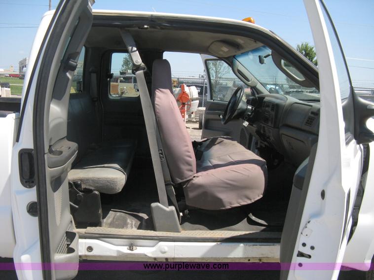 image for item H6487 2003 Ford F250 Super Duty XL SuperCab pickup truck