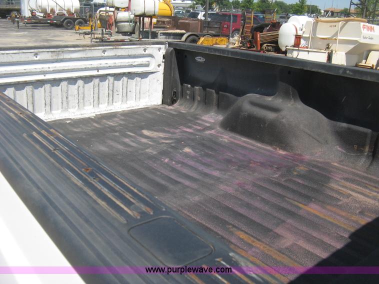 image for item H6487 2003 Ford F250 Super Duty XL SuperCab pickup truck