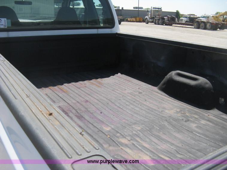 image for item H6487 2003 Ford F250 Super Duty XL SuperCab pickup truck