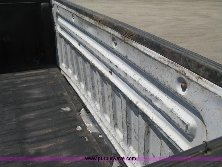 image for item H6487 2003 Ford F250 Super Duty XL SuperCab pickup truck