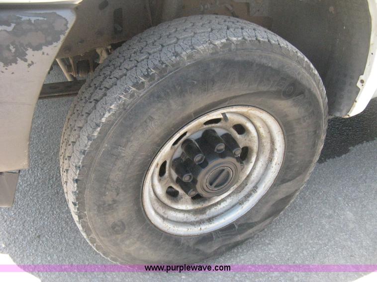 image for item H6487 2003 Ford F250 Super Duty XL SuperCab pickup truck