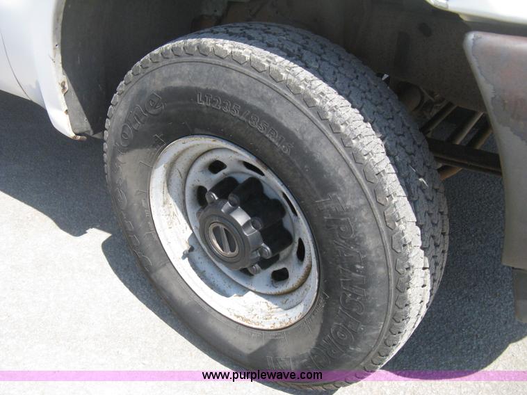 image for item H6487 2003 Ford F250 Super Duty XL SuperCab pickup truck