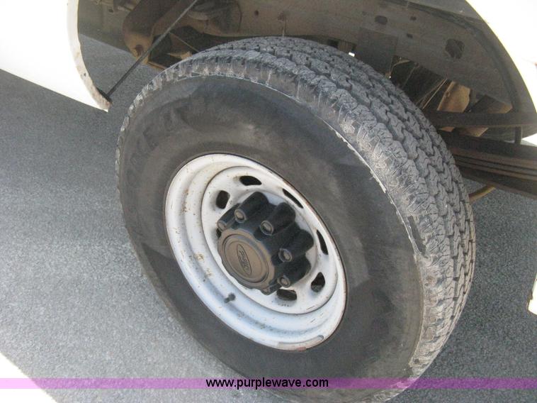 image for item H6487 2003 Ford F250 Super Duty XL SuperCab pickup truck