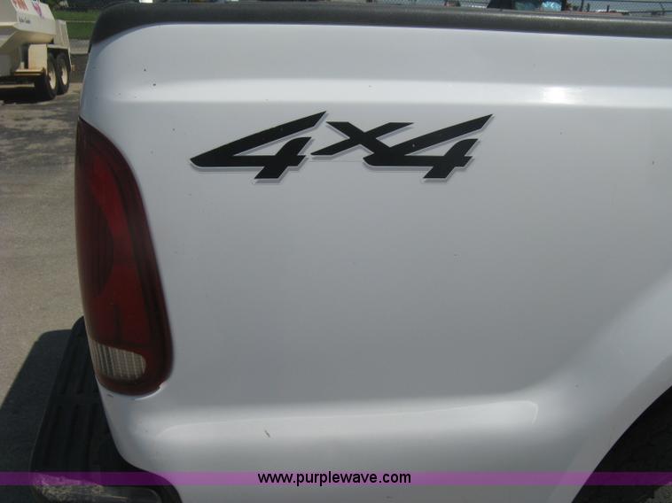 image for item H6487 2003 Ford F250 Super Duty XL SuperCab pickup truck
