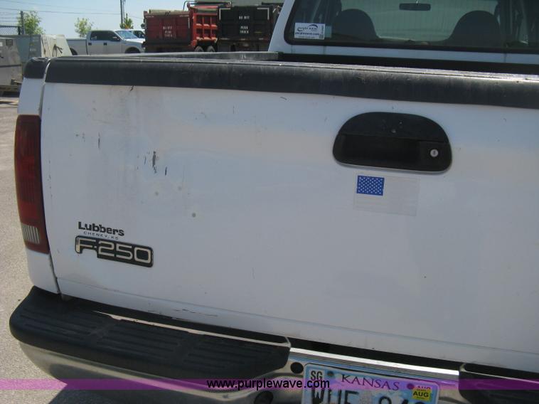 image for item H6487 2003 Ford F250 Super Duty XL SuperCab pickup truck
