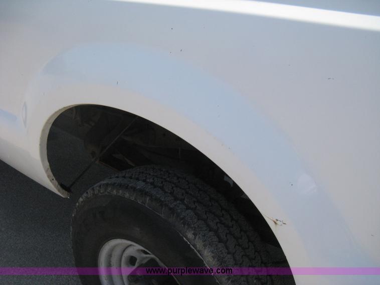 image for item H6487 2003 Ford F250 Super Duty XL SuperCab pickup truck