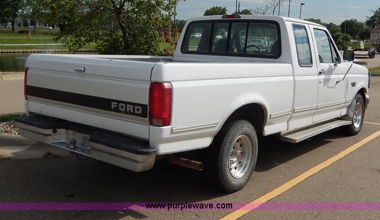 image for item I4446 1996 Ford F150 XLT SuperCab pickup truck