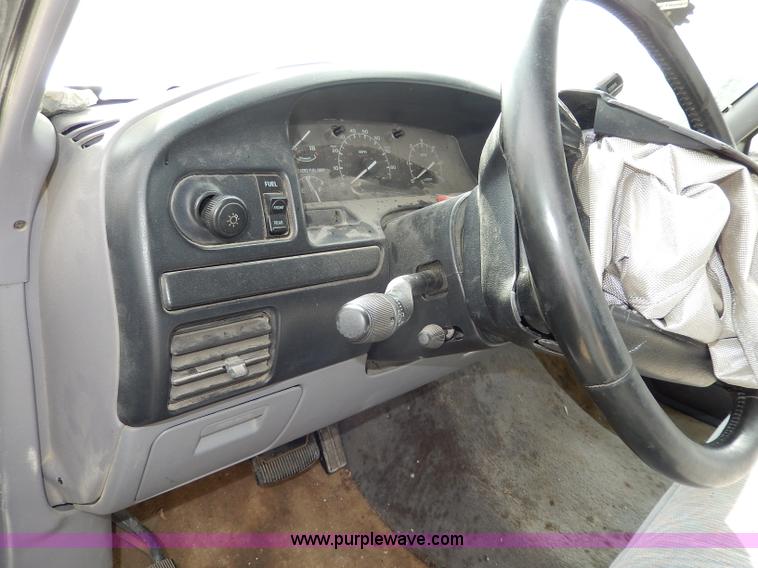 image for item I4446 1996 Ford F150 XLT SuperCab pickup truck