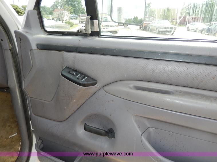 image for item I4446 1996 Ford F150 XLT SuperCab pickup truck