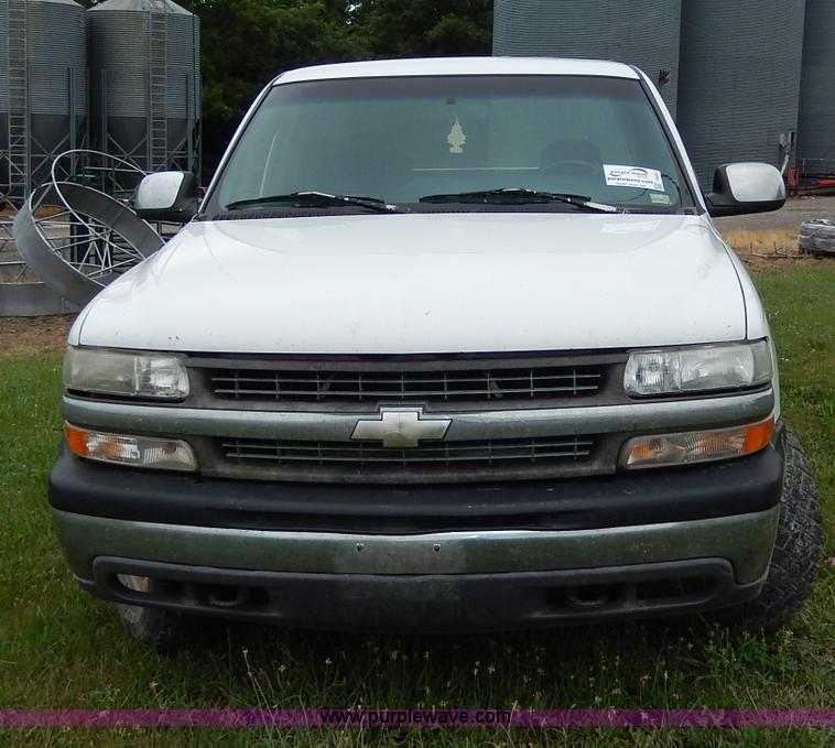 image for item I4451 1999 Chevrolet Silverado 1500 LS Extended Cab pickup truck