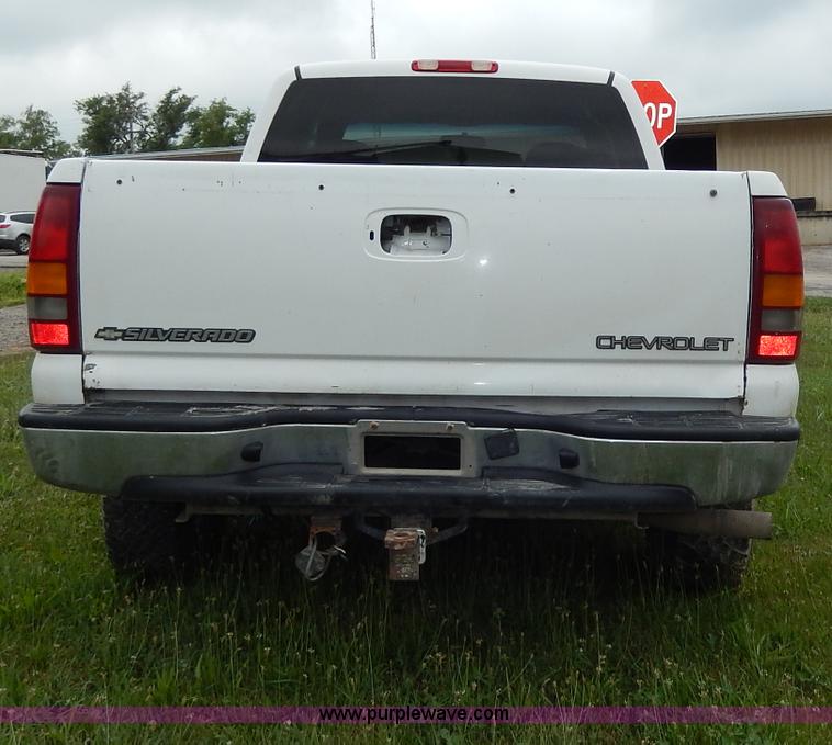 image for item I4451 1999 Chevrolet Silverado 1500 LS Extended Cab pickup truck