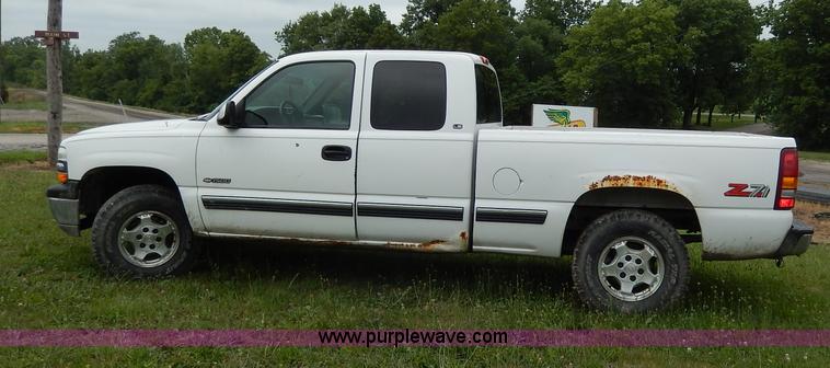 image for item I4451 1999 Chevrolet Silverado 1500 LS Extended Cab pickup truck