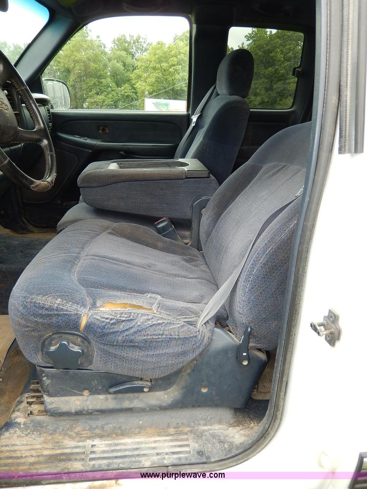 image for item I4451 1999 Chevrolet Silverado 1500 LS Extended Cab pickup truck