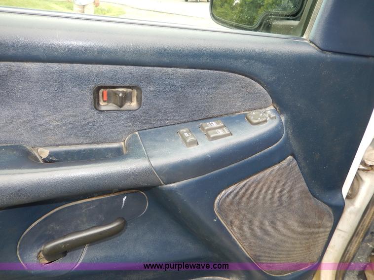 image for item I4451 1999 Chevrolet Silverado 1500 LS Extended Cab pickup truck