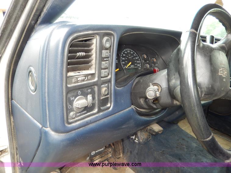 image for item I4451 1999 Chevrolet Silverado 1500 LS Extended Cab pickup truck