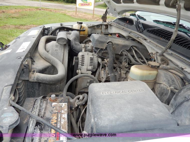 image for item I4451 1999 Chevrolet Silverado 1500 LS Extended Cab pickup truck