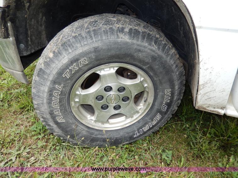 image for item I4451 1999 Chevrolet Silverado 1500 LS Extended Cab pickup truck