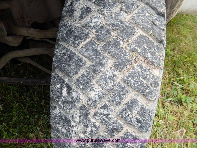 image for item I4451 1999 Chevrolet Silverado 1500 LS Extended Cab pickup truck