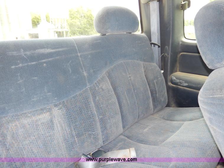 image for item I4451 1999 Chevrolet Silverado 1500 LS Extended Cab pickup truck