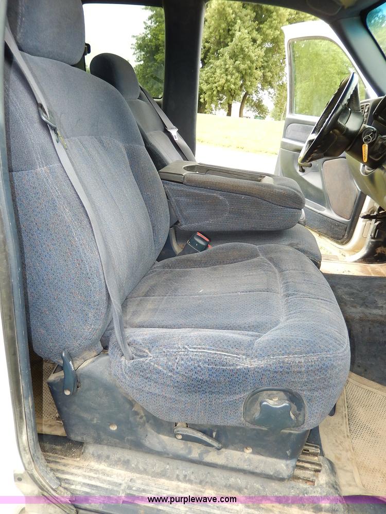 image for item I4451 1999 Chevrolet Silverado 1500 LS Extended Cab pickup truck