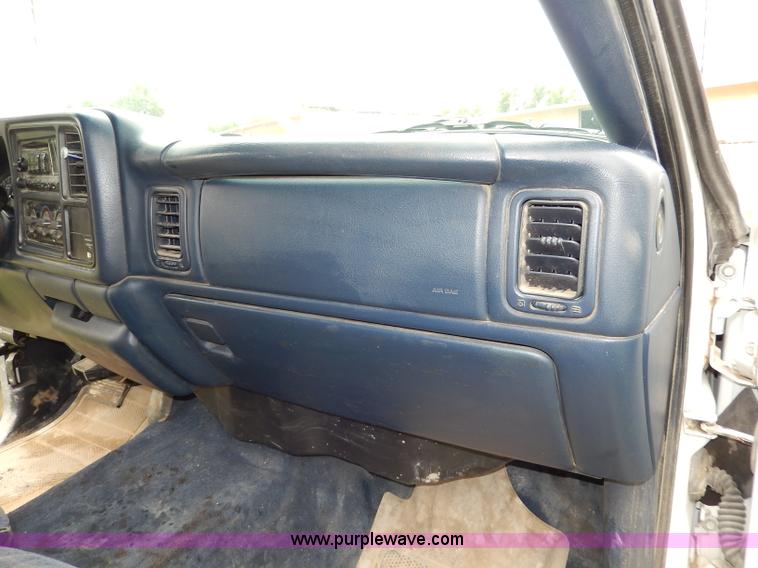 image for item I4451 1999 Chevrolet Silverado 1500 LS Extended Cab pickup truck