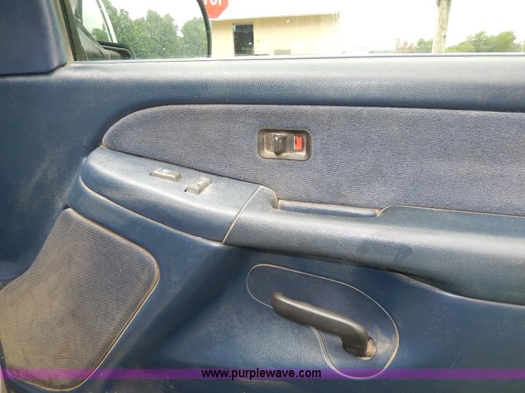 image for item I4451 1999 Chevrolet Silverado 1500 LS Extended Cab pickup truck