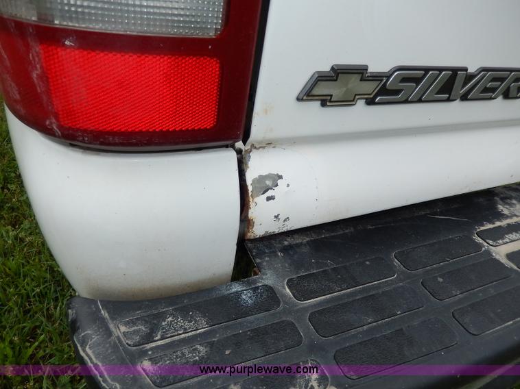 image for item I4451 1999 Chevrolet Silverado 1500 LS Extended Cab pickup truck