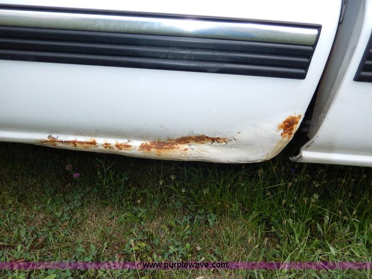 image for item I4451 1999 Chevrolet Silverado 1500 LS Extended Cab pickup truck