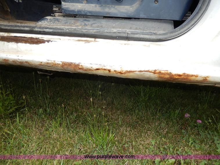 image for item I4451 1999 Chevrolet Silverado 1500 LS Extended Cab pickup truck