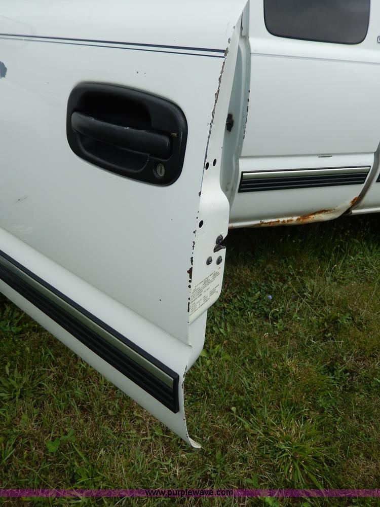 image for item I4451 1999 Chevrolet Silverado 1500 LS Extended Cab pickup truck