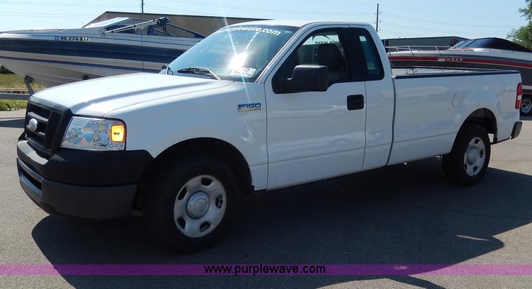 image for item I4472 2006 Ford F150 XL pickup truck