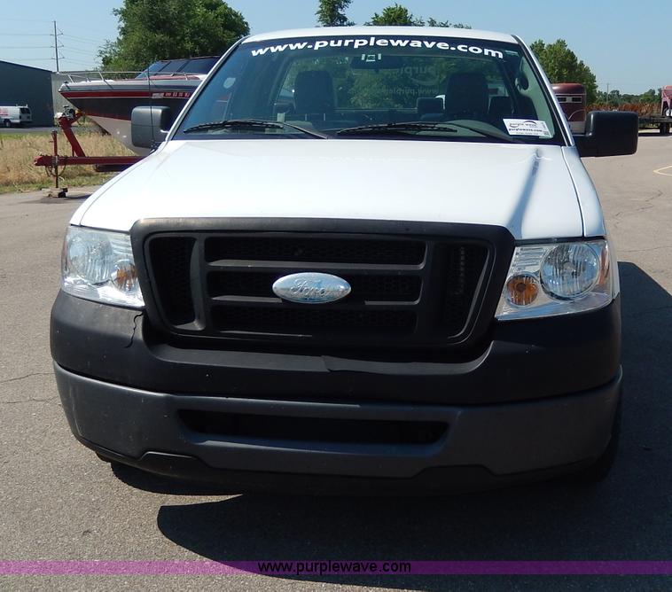image for item I4472 2006 Ford F150 XL pickup truck