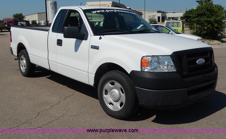 image for item I4472 2006 Ford F150 XL pickup truck