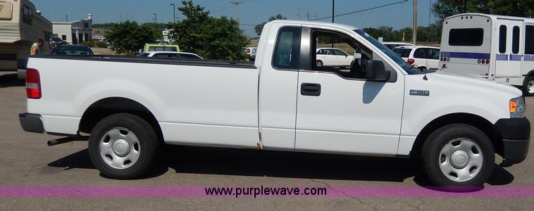image for item I4472 2006 Ford F150 XL pickup truck